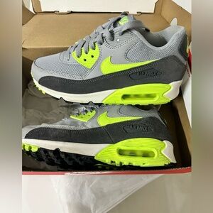 Air Max 90 Essential